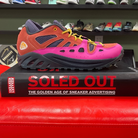 NIKE ACG TRAIL EXPLORAID WILD MAGO BRAND NEW